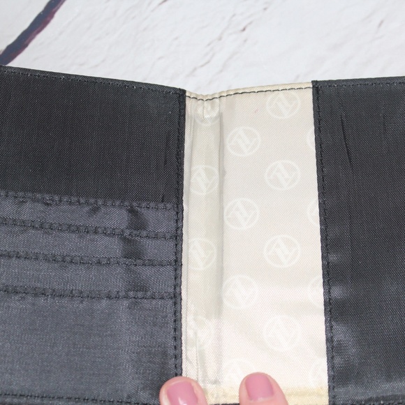 Adrienne Vittadini Passport Cover - Picture 5 of 5